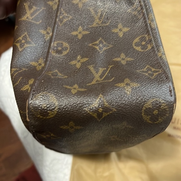Authentic Louis Vuitton Looping Monogramed GM Tote - Picture 9 of 14